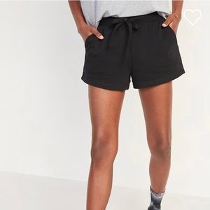 Old Navy Mid rise Sweat shorts with pockets 3 inch inseam - Small